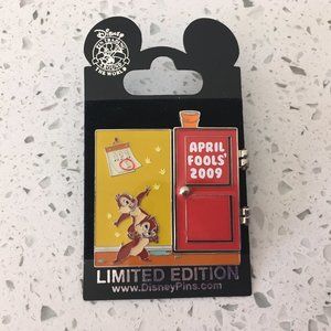 DISNEYLAND PARK: 2009 April Fool's Day - Chip and Dale, Donald Duck Pin